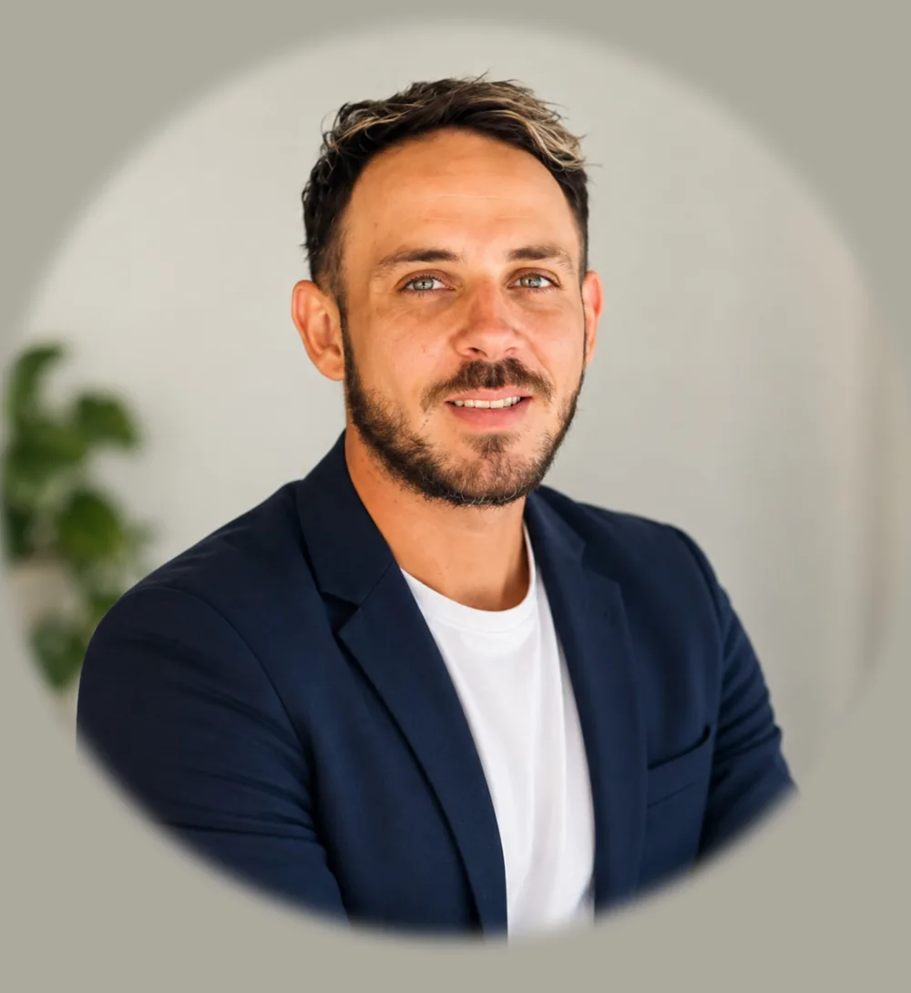 Chris, votre hôte